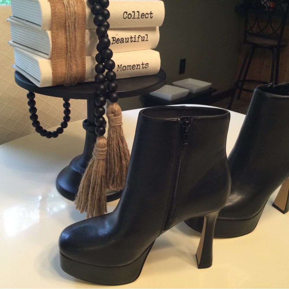 🖤🤎🩵FIRM NWOB Alize platform boots. - Picture 4 of 4